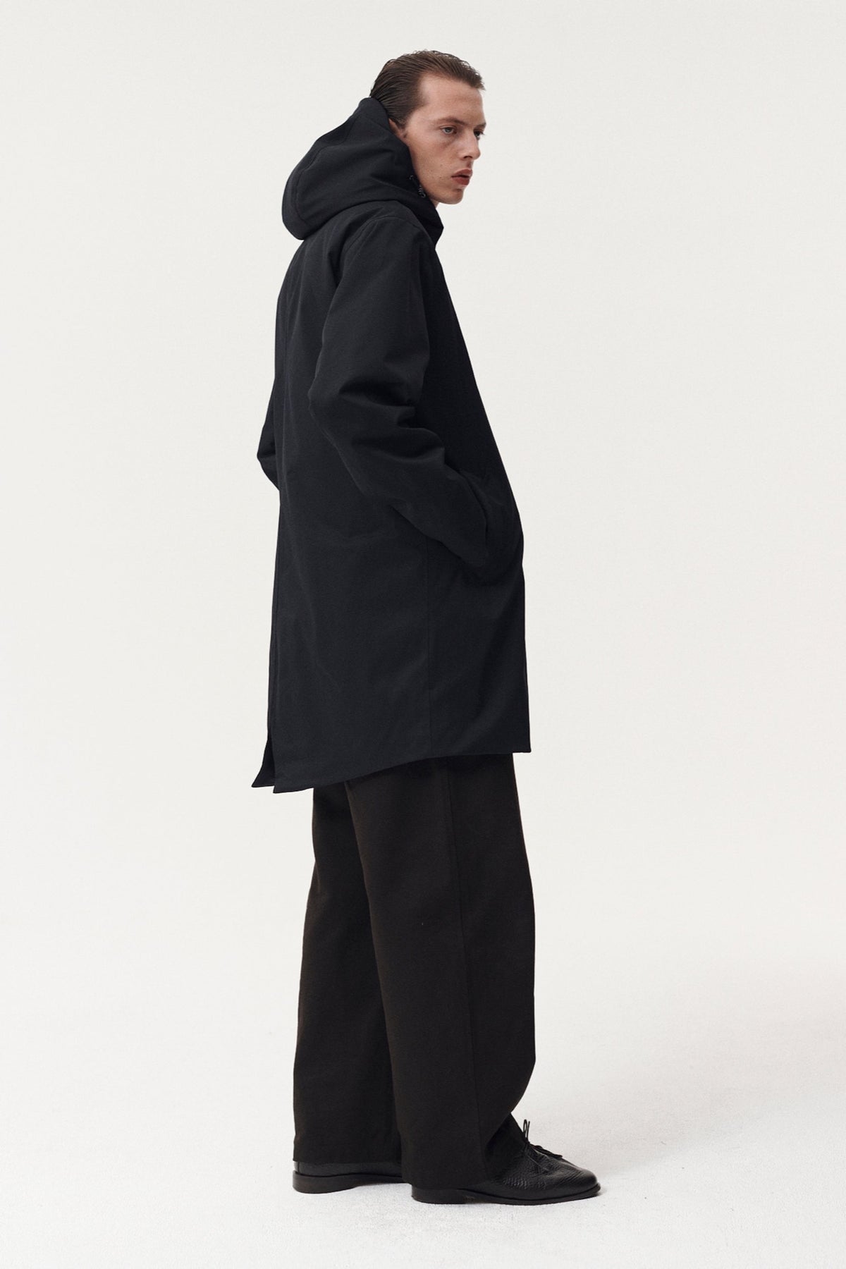 TERROR WEATHER Parka imperméable isolée MEIDA 150 g — Welter Shelter — Black — porté 7 | Appart 17 Bruxelles