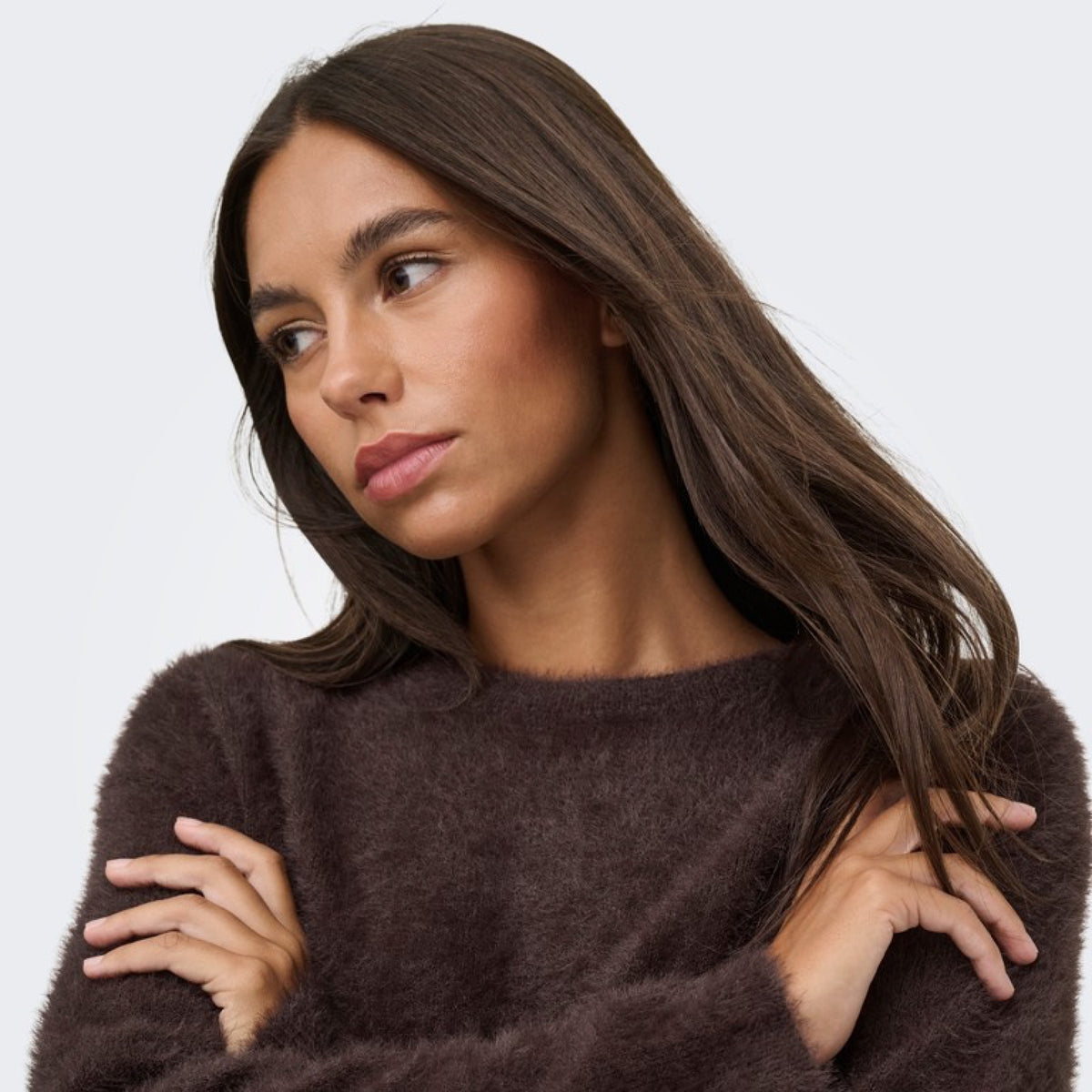 JDYJAYLA Pull col rond en maille plume — JDY — Coffee Bean — porté | Appart 17 Bruxelles