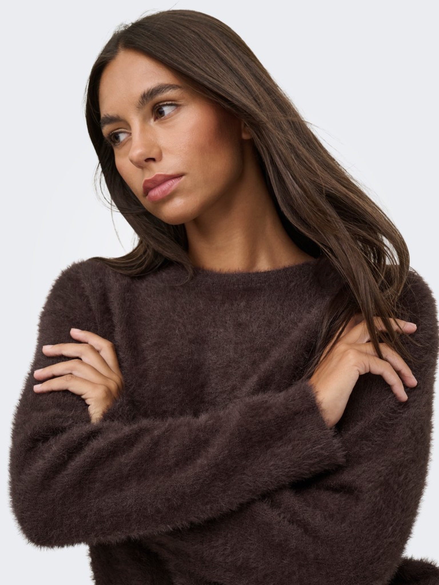 JDYJAYLA Pull col rond en maille plume — JDY — Coffee Bean — porté | Appart 17 Bruxelles