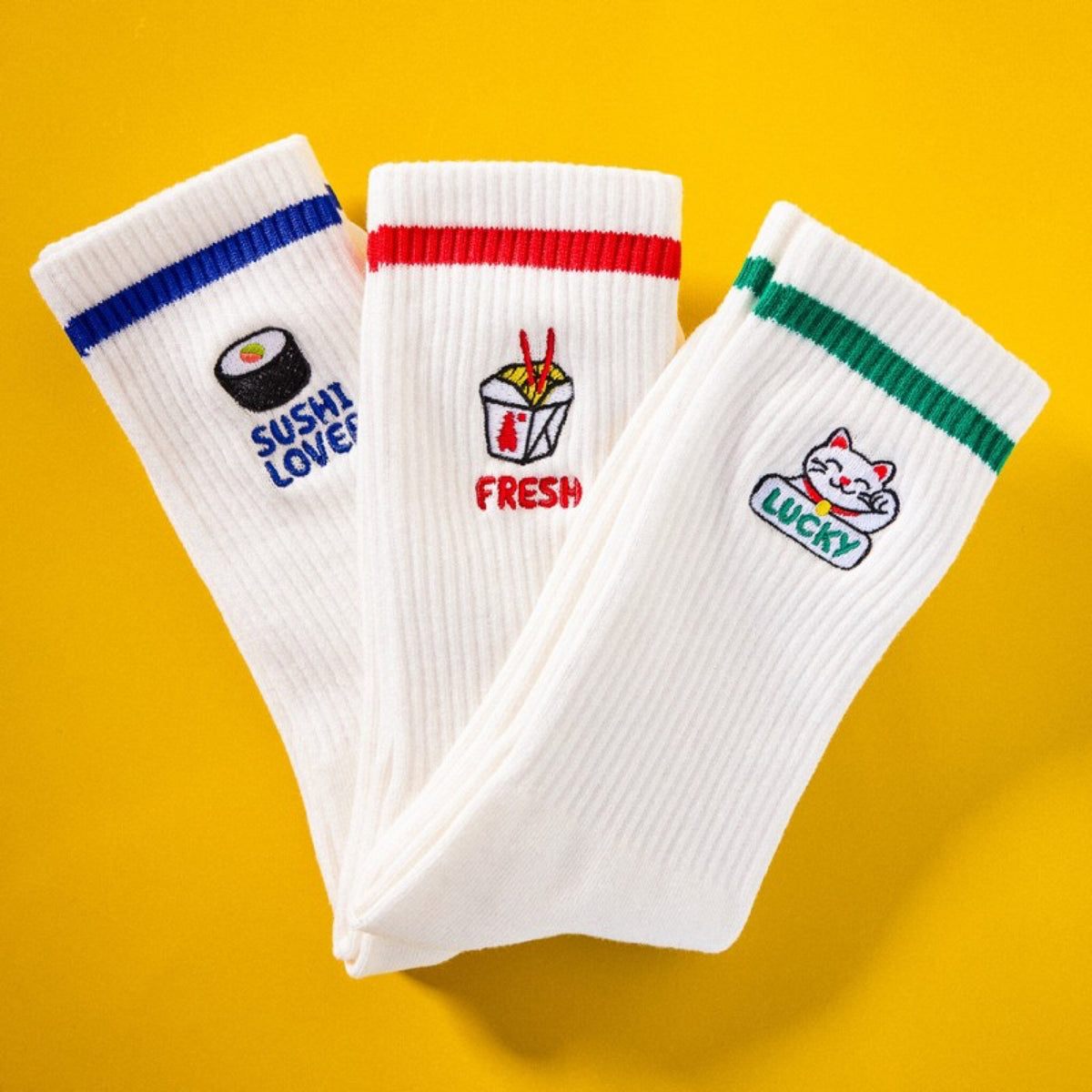 Chaussettes brodées à message — ATELIER PISTACHE — pasta lover — mis en scène avec d’autres articles | Appart 17 Bruxelles