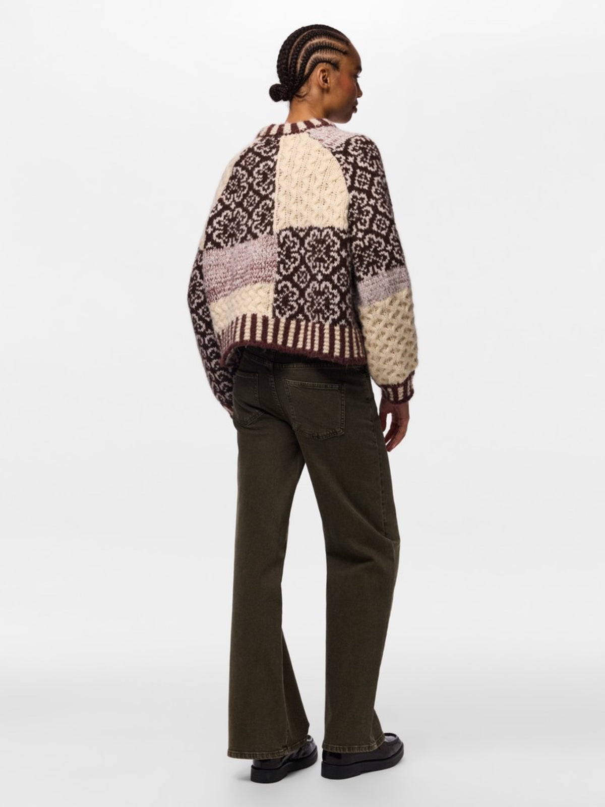 PCFUSION Pull oversize en grosse maille patchwork colorblock — Pieces — Greige — porté 4 | Appart 17 Bruxelles