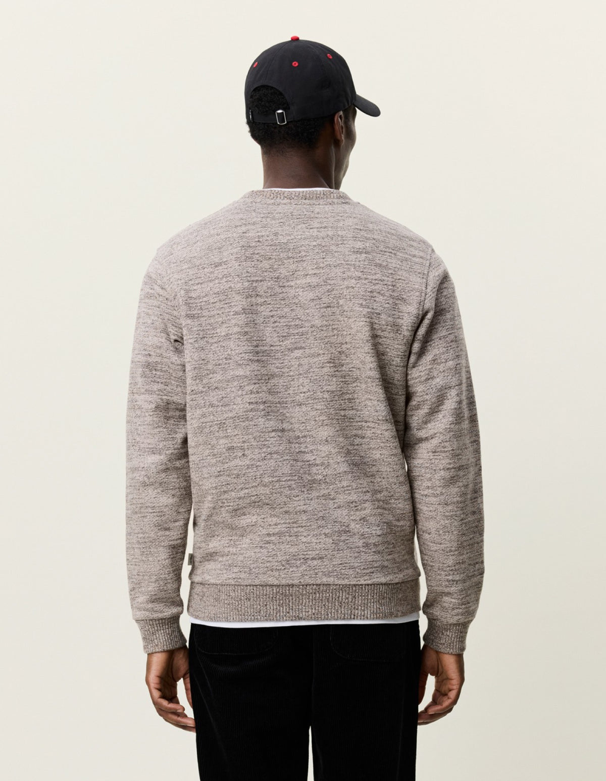 Mouline Sweatshirt en coton mouliné — Les Deux — Dark Sand — porté, de dos 3 | Appart 17 Bruxelles