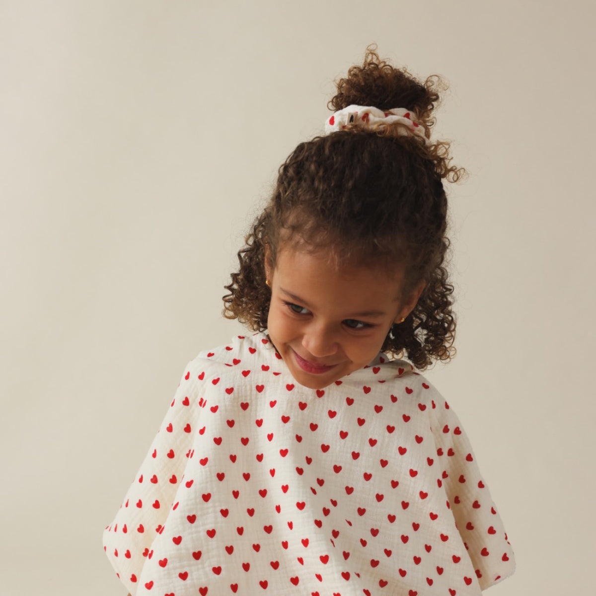 Chouchou en gaze de coton — Atelier Wagram — Cœurs rouges — autre vue 2 | Appart 17 Bruxelles