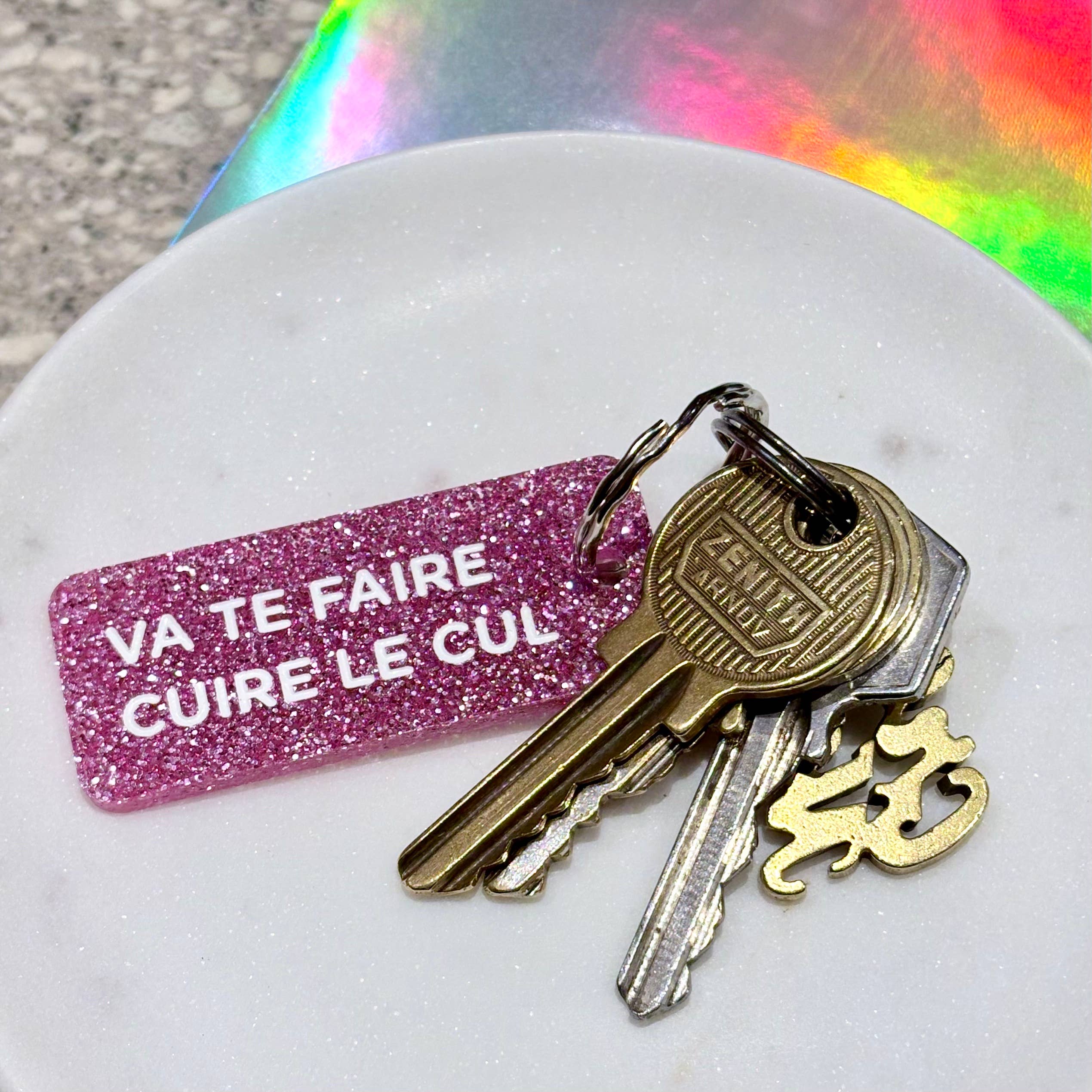 VA TE FAIRE CUIRE LE CUL Porte-clé à paillettes Plus de Love: Violet — Appart 17 Bruxelles