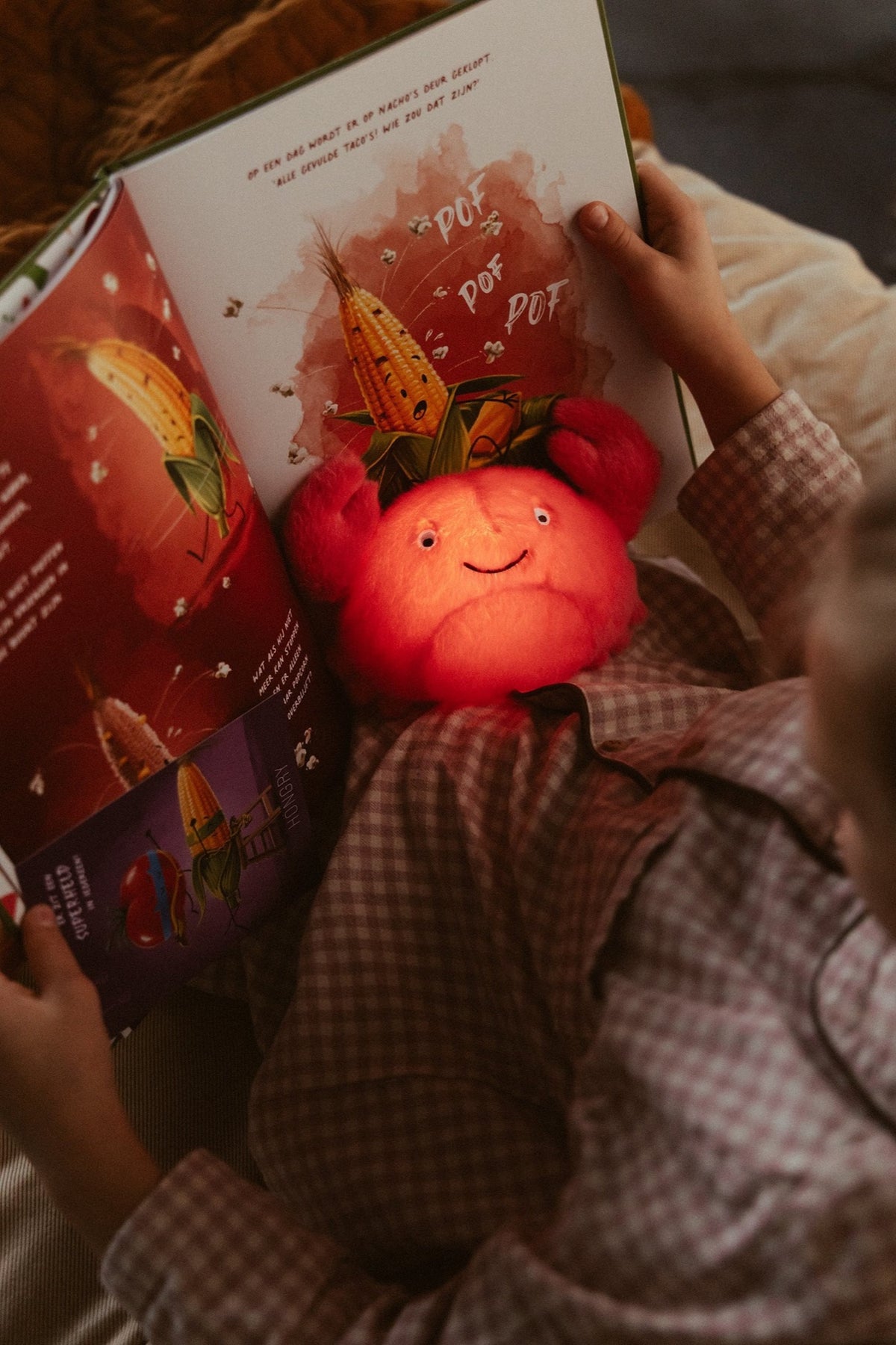 Veilleuse peluche douce rechargeable — AP Junior — Théo crabe corail — autre vue 4 | Appart 17 Bruxelles