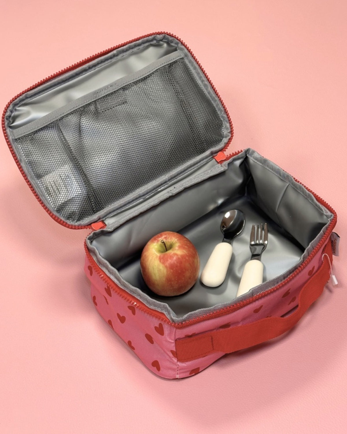 Lunch bag isotherme enfant — Atelier Wagram — Cœurs rouges fond rose « Amour » — autre vue 6 | Appart 17 Bruxelles