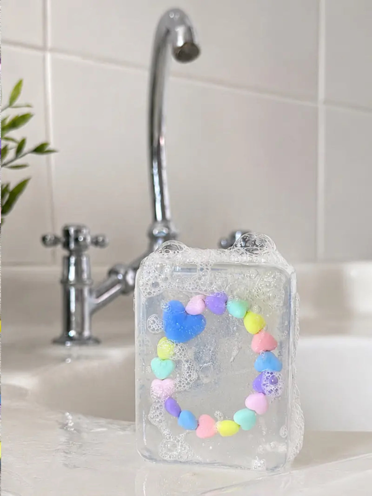 Savon surprise bracelet de perles Gaga × Ludi Soap — Ludi Soap — Arc-en-ciel — autre vue 2 | Appart 17 Bruxelles