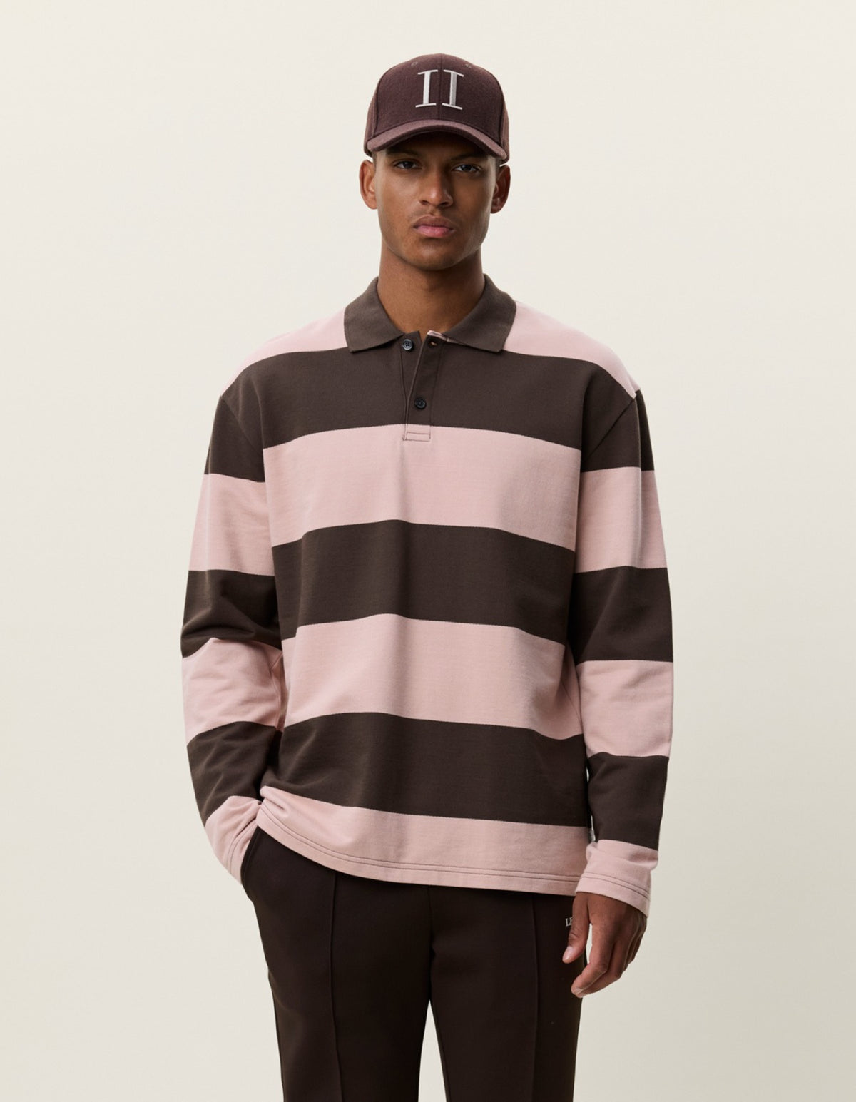 Striped LS Polo à manches longues rayé — Les Deux — Delicioso Brown — porté 2 | Appart 17 Bruxelles
