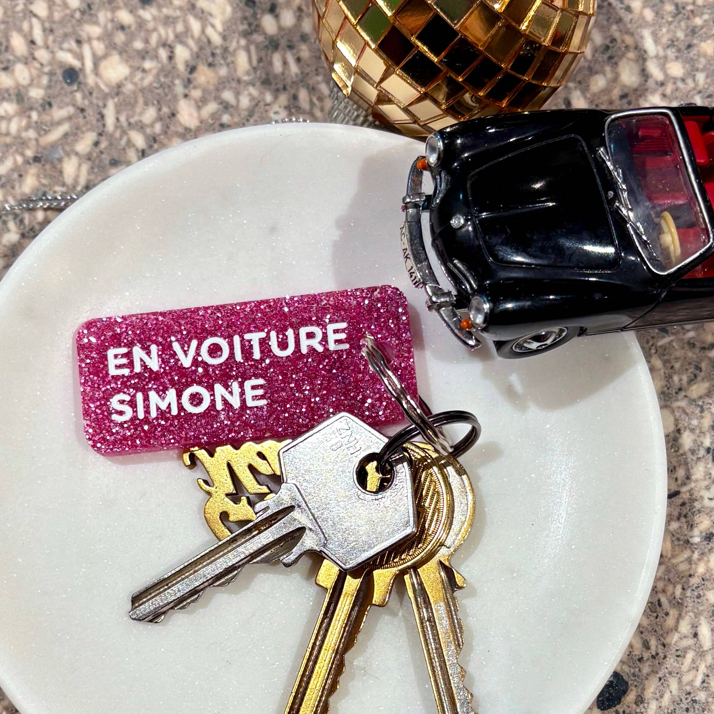 EN VOITURE SIMONE Porte-clés à paillettes Plus de Love: Violet — Appart 17 Bruxelles