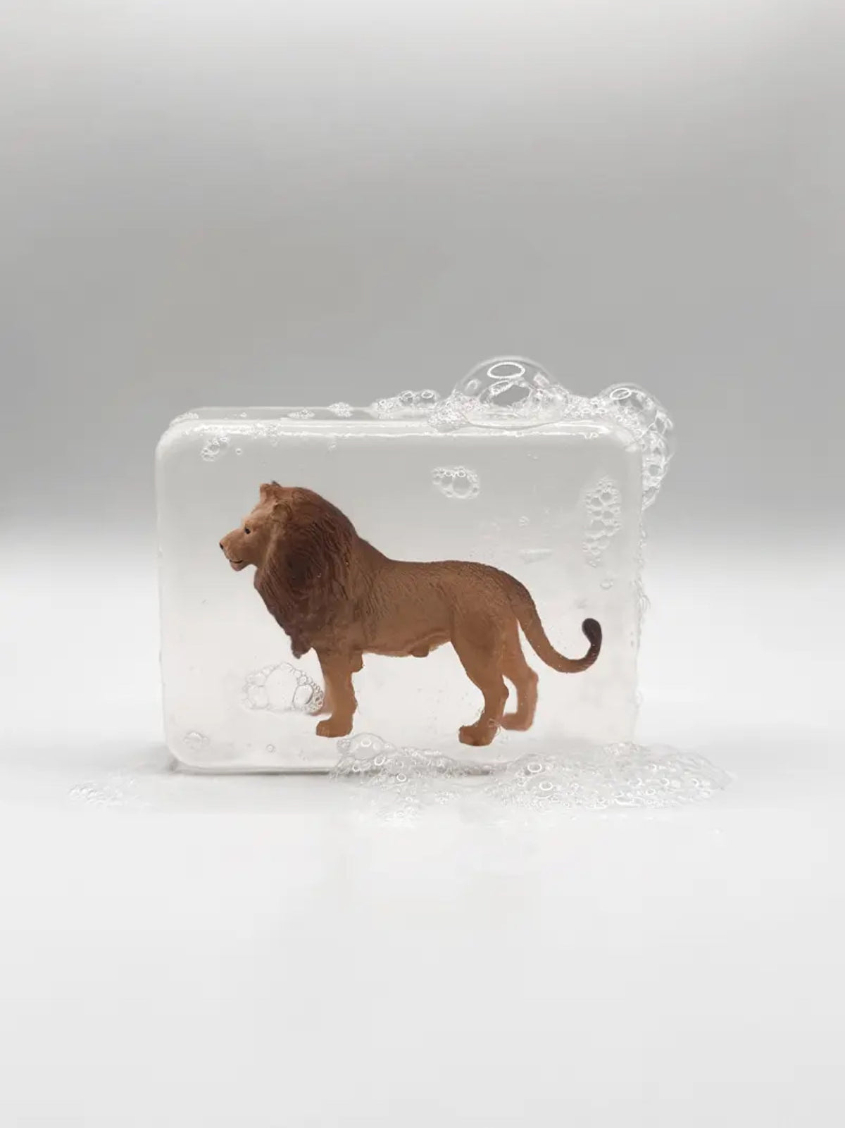 Savon surprise à figurine animal — Ludi Soap — Lion — packshot | Appart 17 Bruxelles