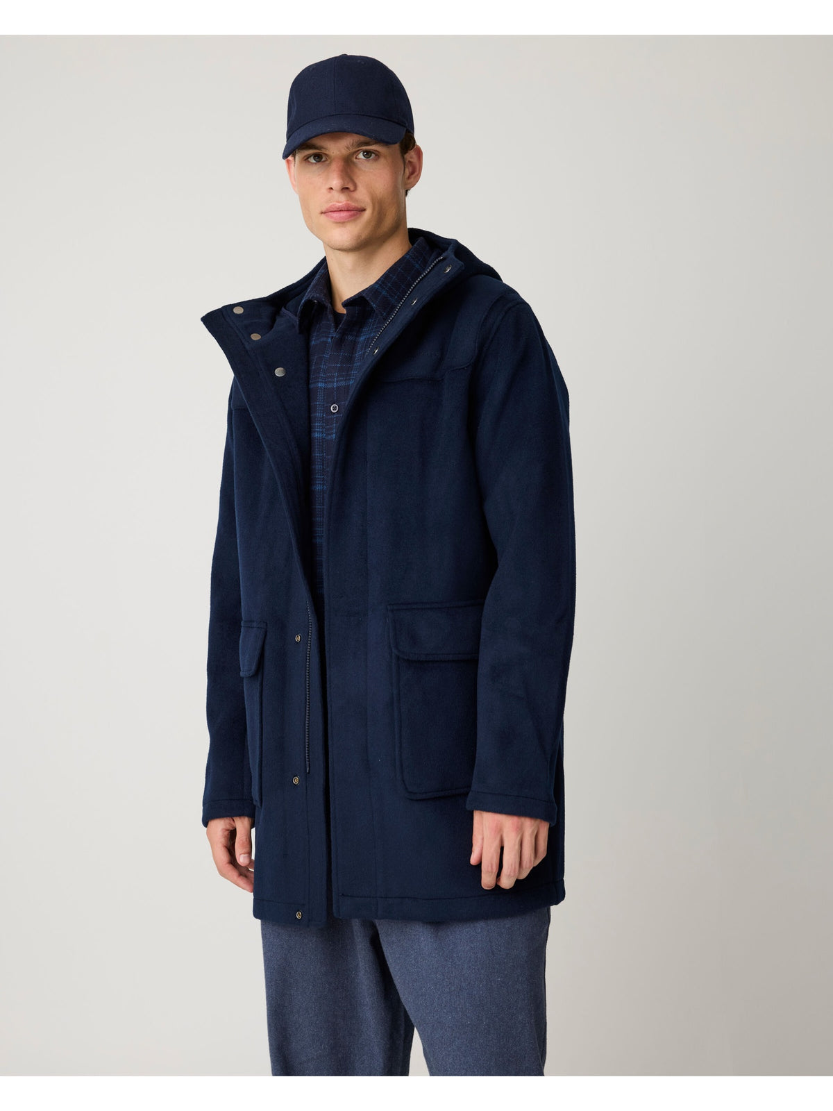 Duffle-coat Wool à capuche amovible en laine recyclée — KnowledgeCotton Apparel — Night Sky — porté 5 | Appart 17 Bruxelles