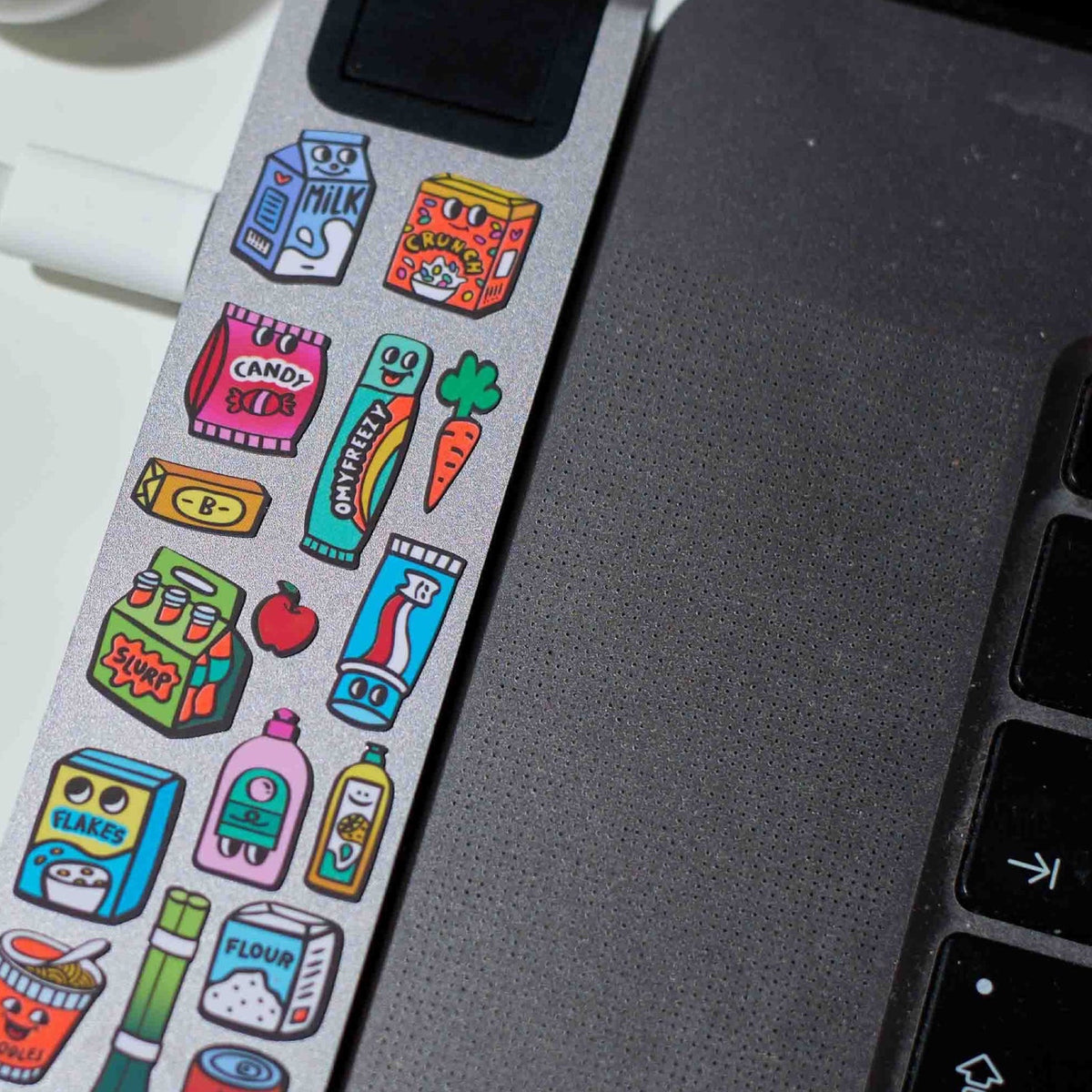 Fabulous Stickers Boutique, environ 100 stickers vinyle — OMY — Super Market — autre vue 3 | Appart 17 Bruxelles