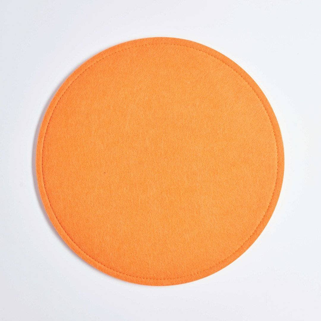 Plateaux en feutre de différentes couleurs - Parfaits pour nos tabourets: Jaune — Paper Lounge — porté | Appart 17