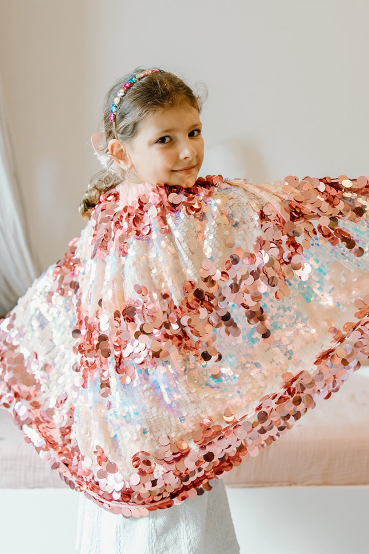 Cape pailletée rose ou bleue, 4-6 ans — Great Pretenders — The 5th Avenue rose — packshot | Appart 17 Bruxelles
