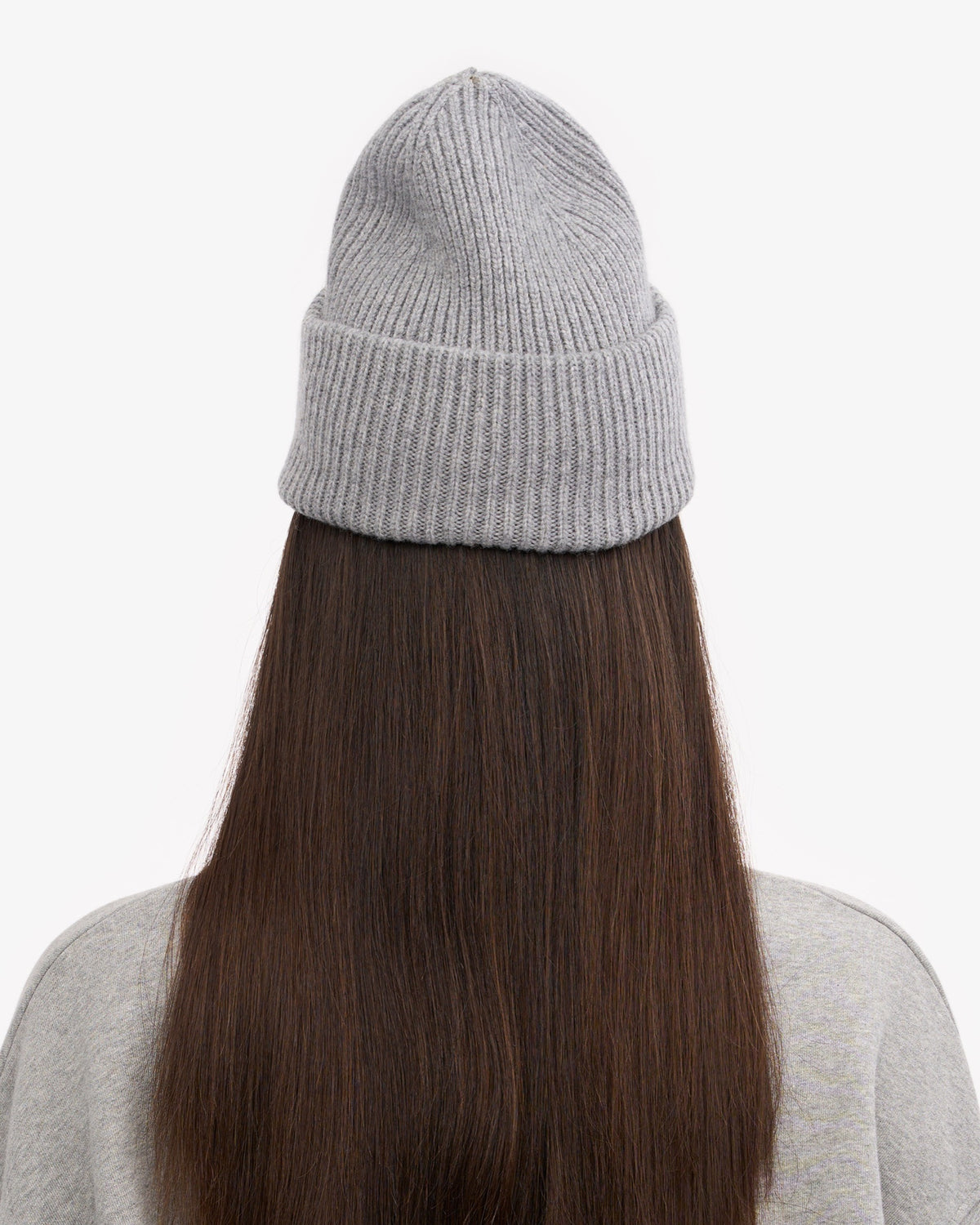 Colorful Standard Merino Wool Hat Bonnet côtelé à large revers laine mérinos — Colorful Standard — Heather Grey — porté, vue de dos 4 | Appart 17 Bruxelles