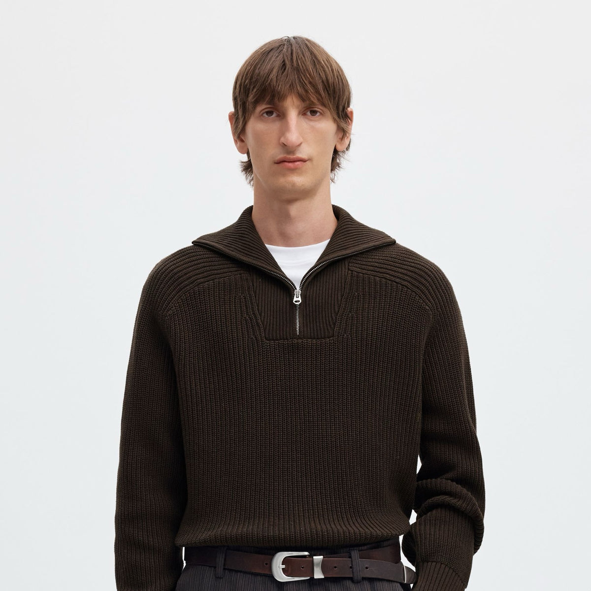 SLMPIM Pull demi-zip en coton bio, col montant — Selected Homme — Delicioso — porté, de face | Appart 17 Bruxelles