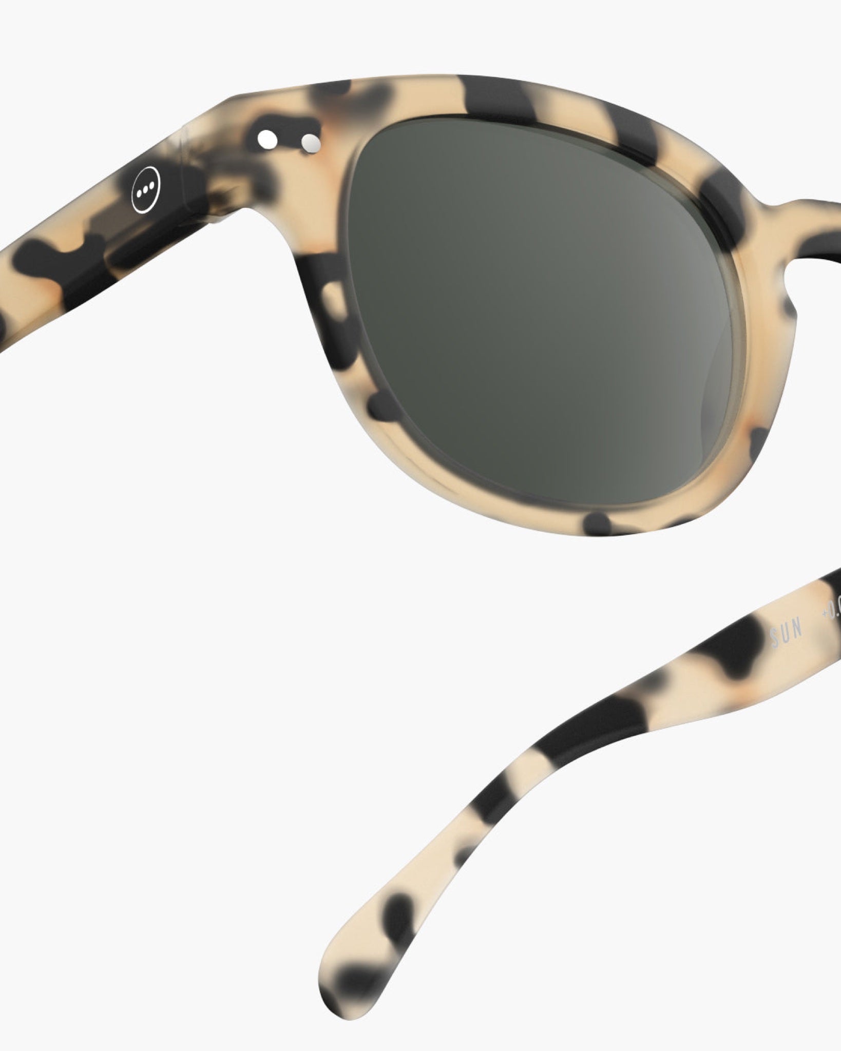 Lunettes de soleil carrées #C Light Tortoise – Izipizi | Appart 17