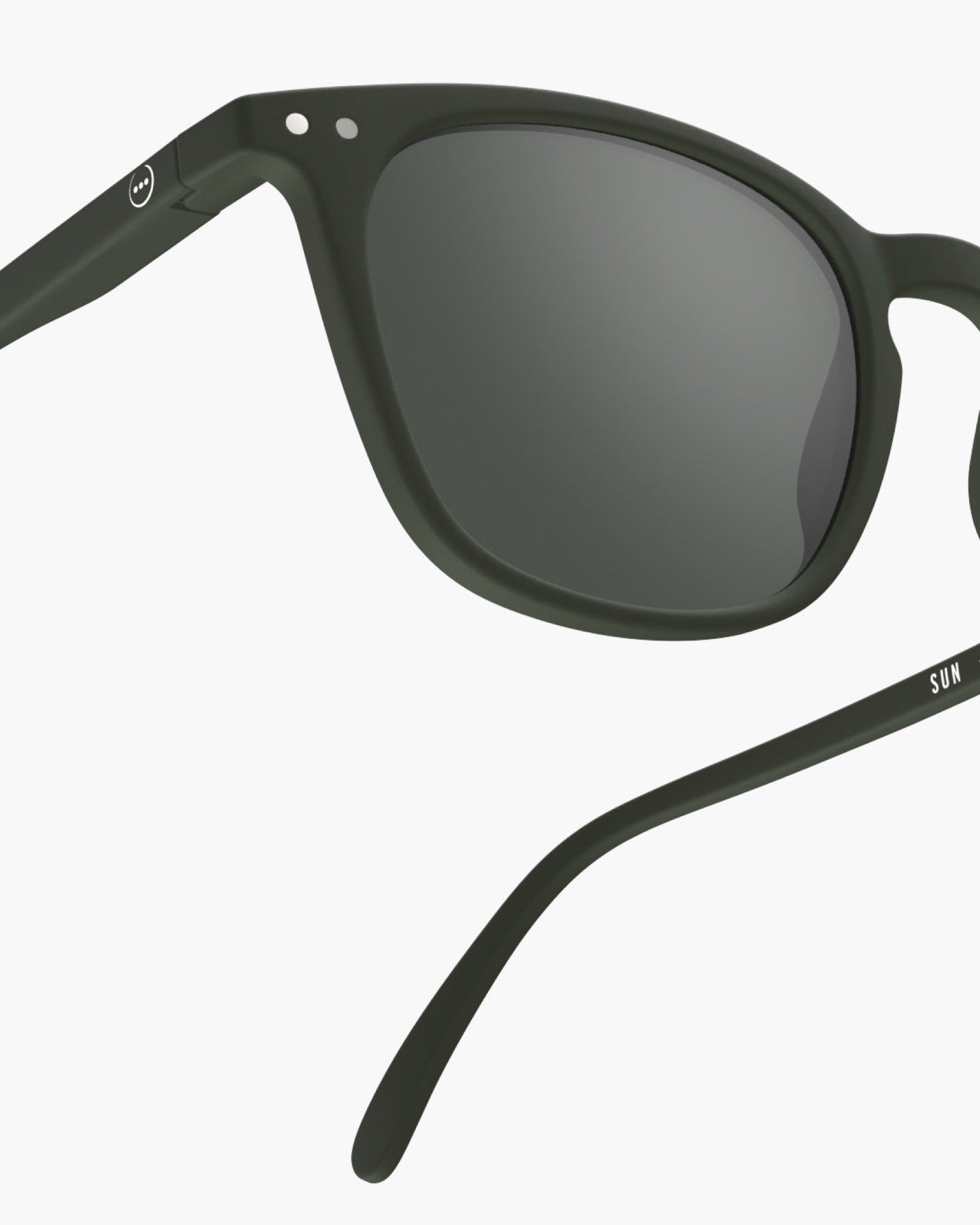 Lunettes de soleil rectangulaires #E Kaki Green – Izipizi | Appart 17
