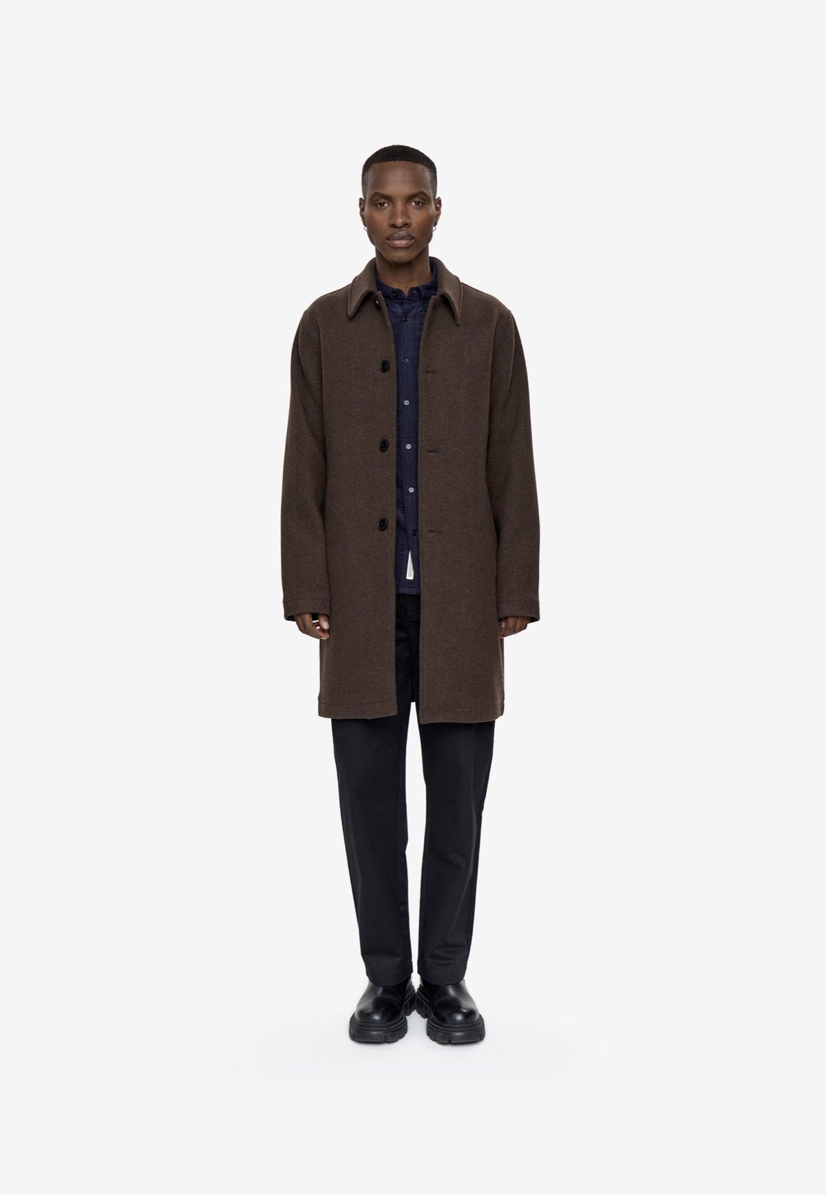 Manteau homme hiver 2026 : les 5 coupes à adopter (et comment les porter) — Appart 17 Bruxelles