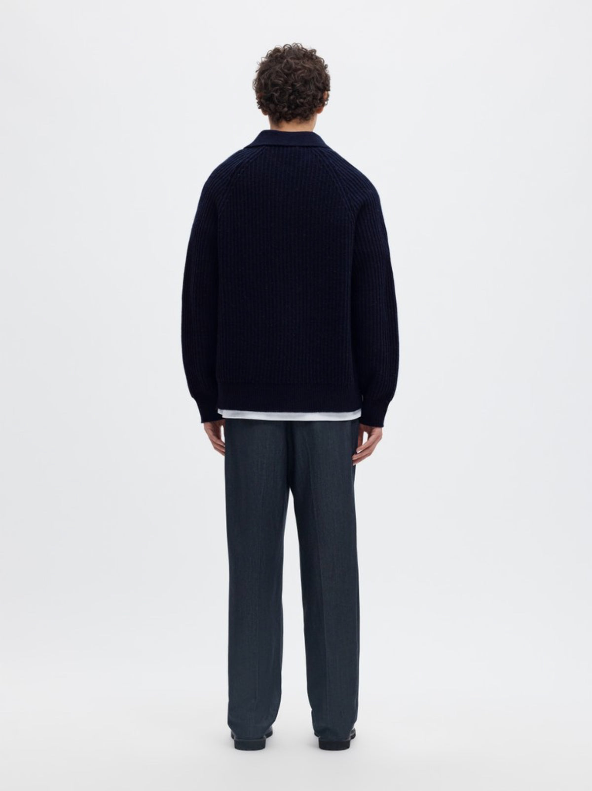 SLMBEN Pull col polo zippé en laine RWS — Selected Homme — Sky Captain — porté, de dos 4 | Appart 17 Bruxelles