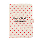 Protège carnet de santé en gaze de coton brodé — Atelier Wagram — Cœurs rouges « Mon carnet de santé » — packshot | Appart 17 Bruxelles