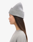 Colorful Standard Merino Wool Hat Bonnet côtelé à large revers laine mérinos — Colorful Standard — Heather Grey — porté de profil 3 | Appart 17 Bruxelles