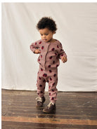 NBFLULIO Gilet en maille à coccinelles bébé fille — Lil' Atelier — Misty Rose — porté | Appart 17 Bruxelles