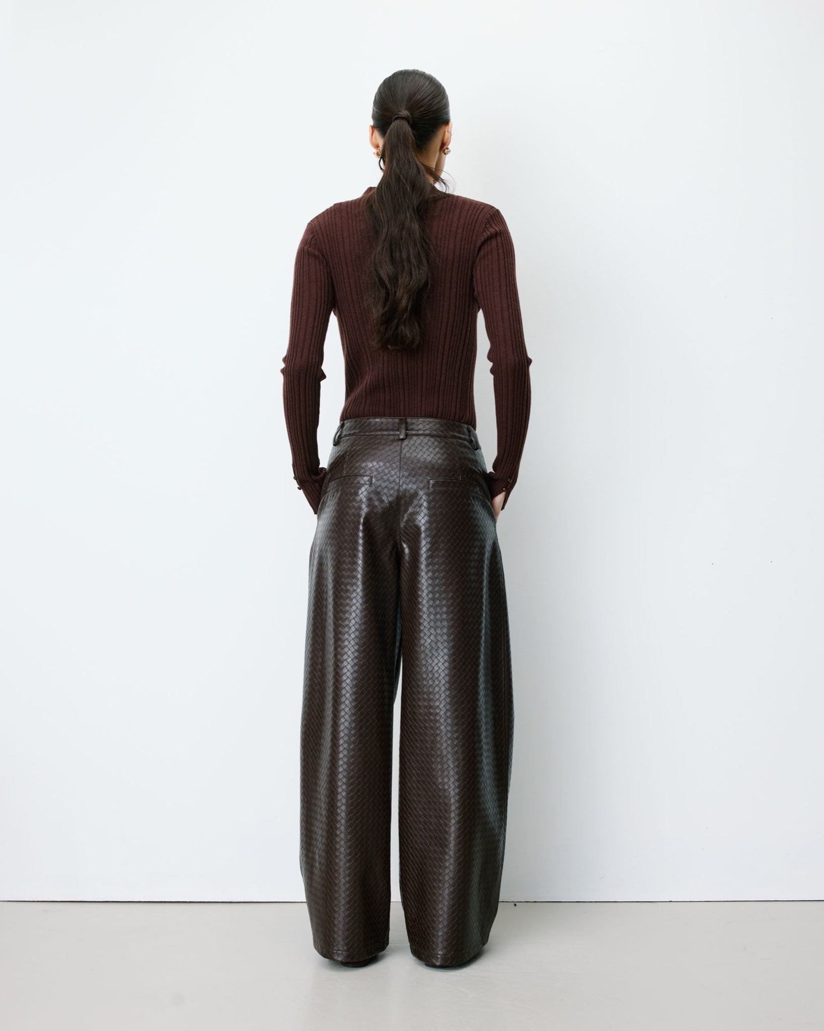 Artius Pantalon large en simili-cuir — Chocolat — vue 6