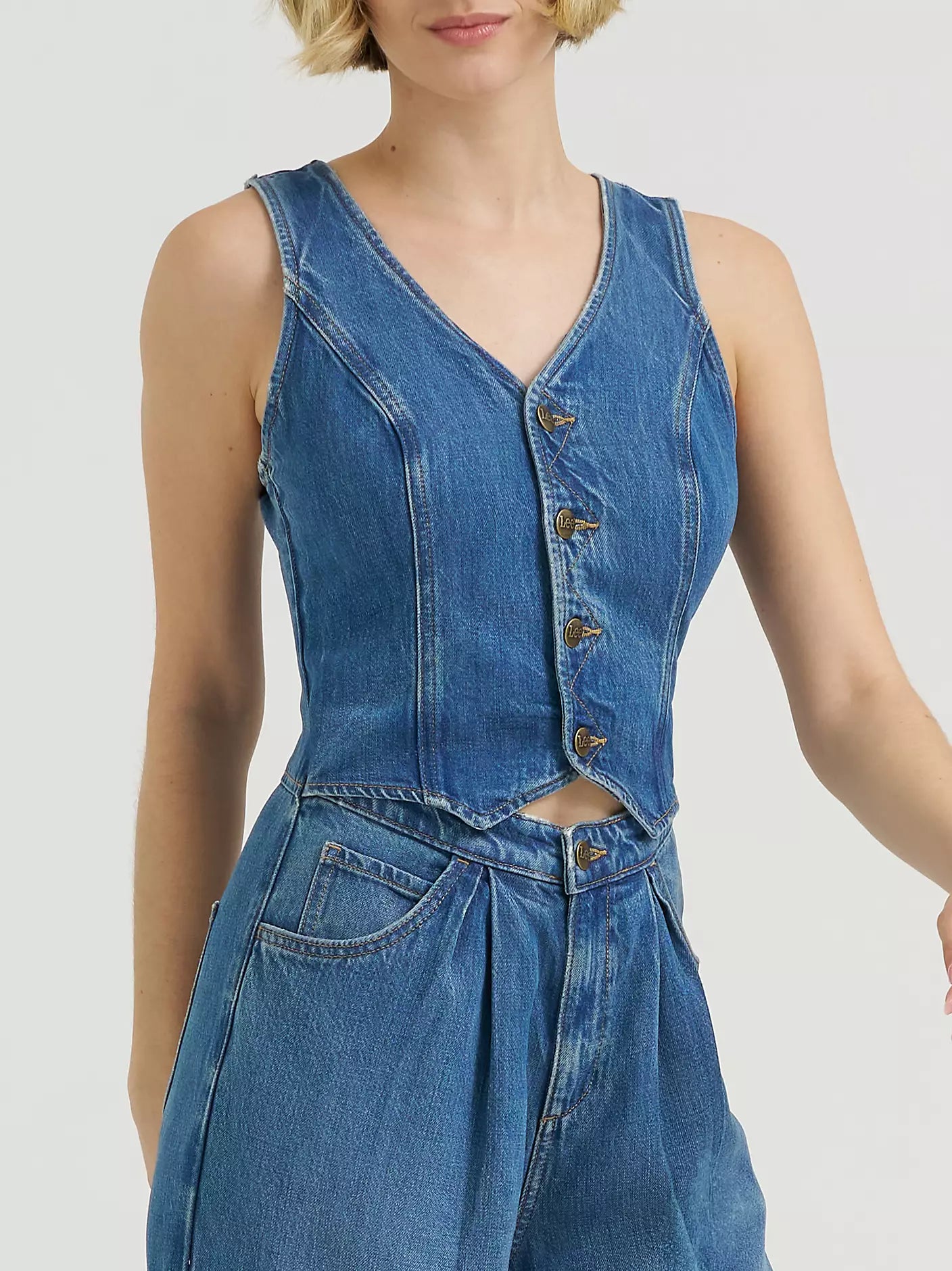Combinaison Lee DAPPER en denim Torrential — détail du bustier boutonné | Appart 17