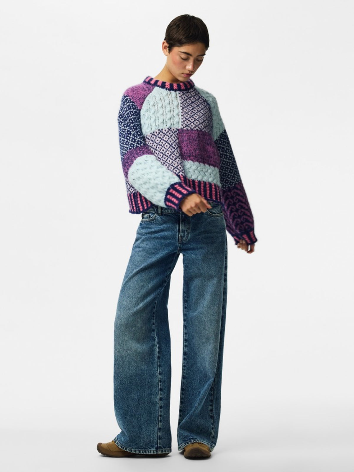 PCFUSION Pull oversize en grosse maille patchwork colorblock — Pieces — Sachet Pink — porté 2 | Appart 17 Bruxelles