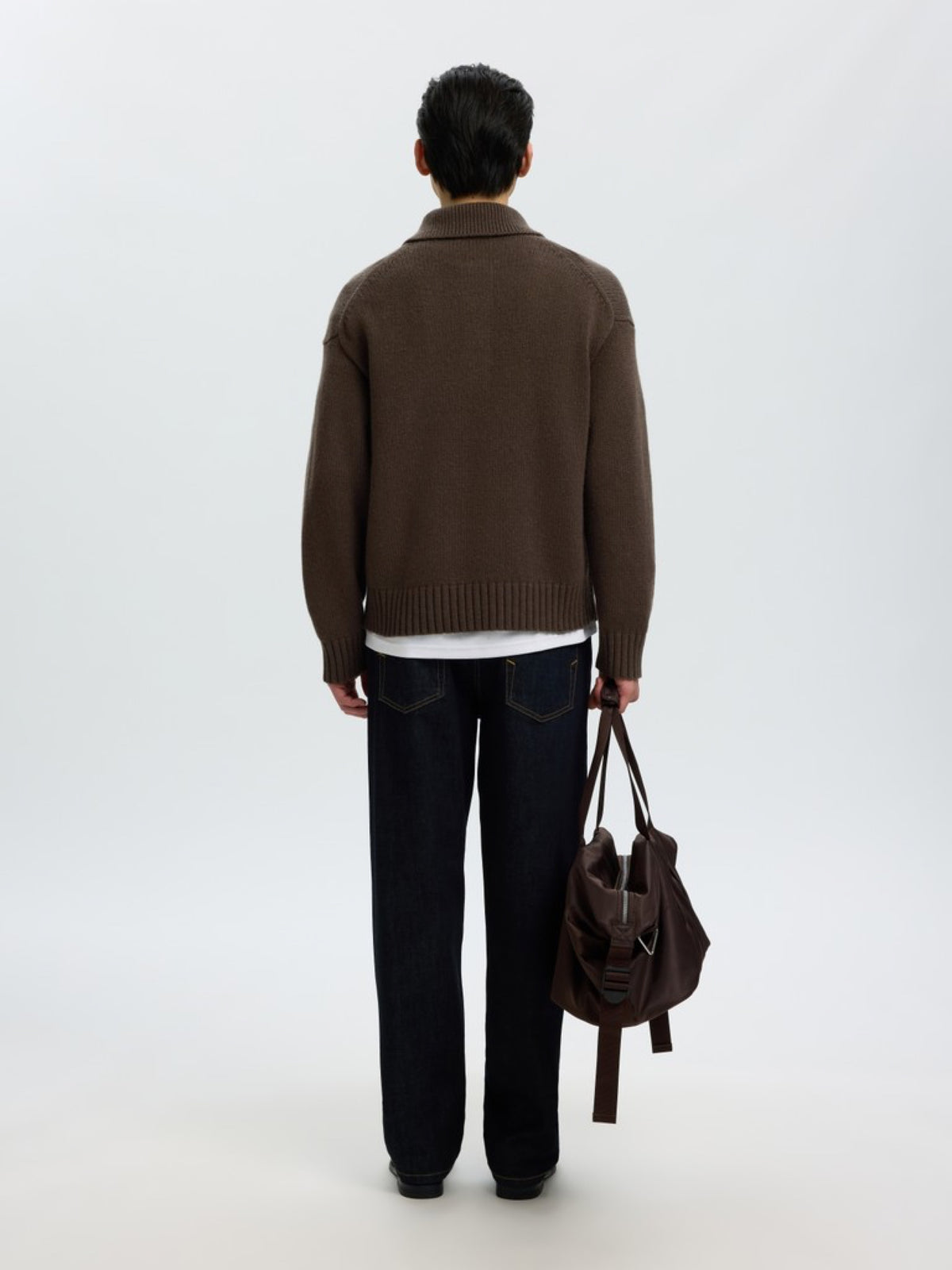 SLMCODY Polo en maille de laine, coupe décontractée — Selected Homme — Turkish Coffee — porté, de dos 4 | Appart 17 Bruxelles