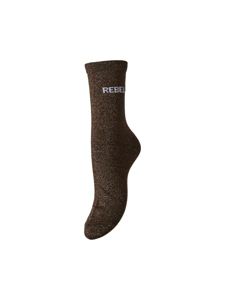 PCSEBBY Chaussettes longues pailletées à slogan — Pieces — Hot Fudge REBELLE — packshot | Appart 17 Bruxelles