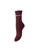 PCSEBBY Chaussettes longues pailletées à slogan — Pieces — Tawny Port IRRESISTIBLE — packshot | Appart 17 Bruxelles