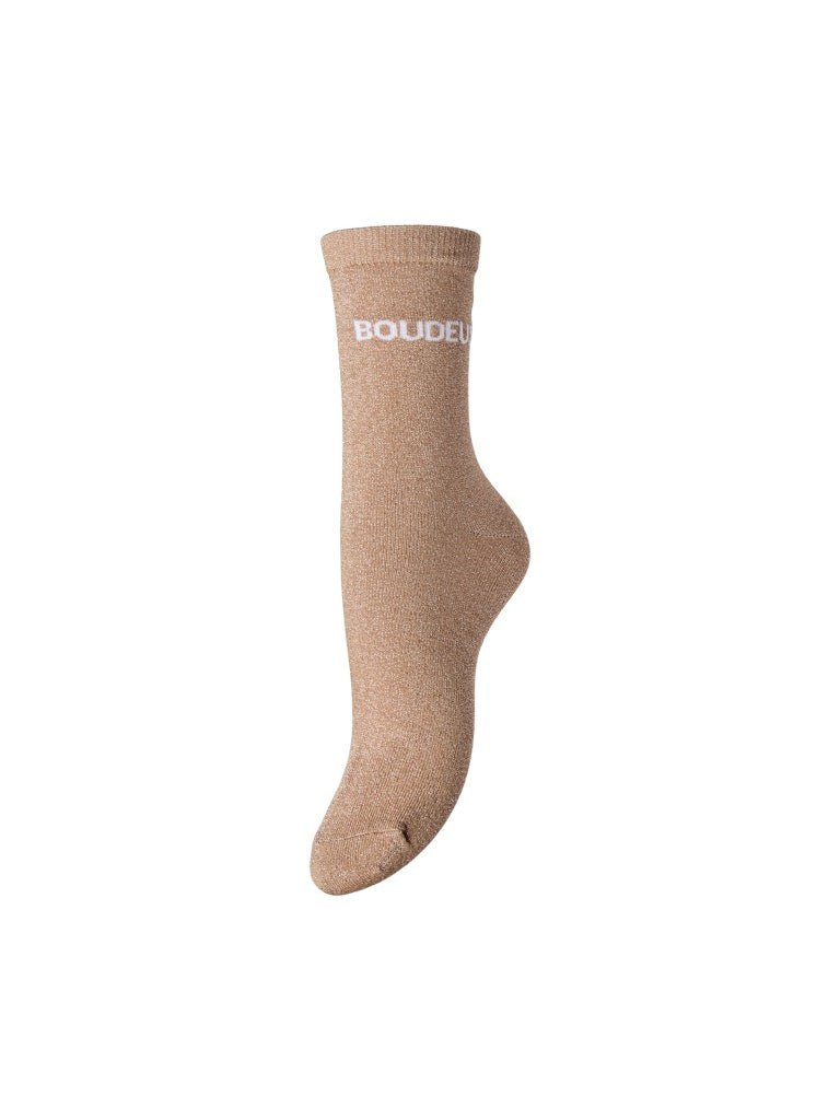 PCSEBBY Chaussettes longues pailletées à slogan — Pieces — Natural BOUDEUSE — packshot | Appart 17 Bruxelles