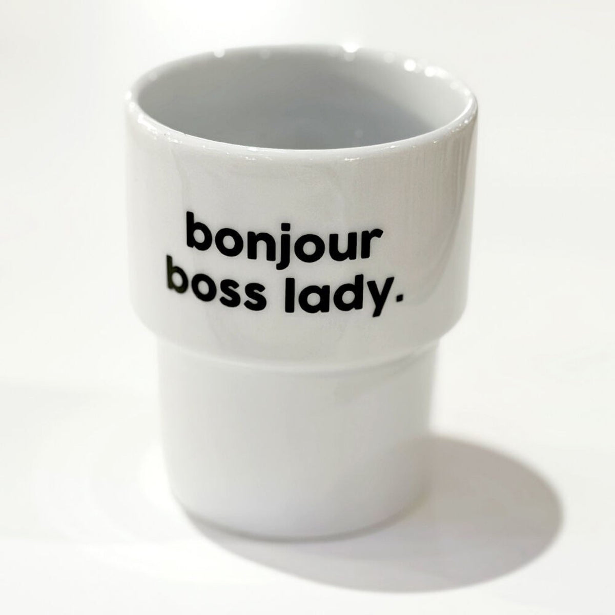 Félicie Aussi Gobelet « Bonjour Boss lady » en porcelaine — Felicie Aussi — Bonjour Boss lady — photo produit | Appart 17 Bruxelles