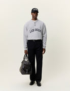 Half Buttoned Sweatshirt à patte boutonnée — Les Deux — Grey Melange — porté, en pied 4 | Appart 17 Bruxelles