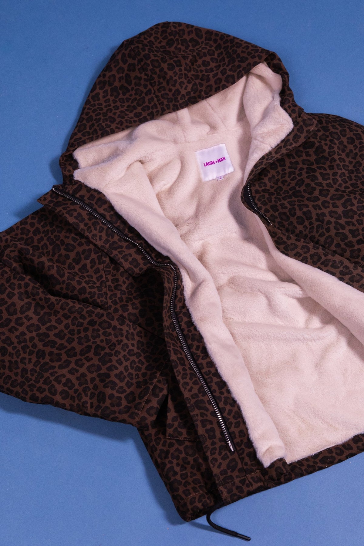 GUZMANIA Parka — Laure plus Max — Léopard — à plat, doublure en fausse fourrure 9 | Appart 17 Bruxelles