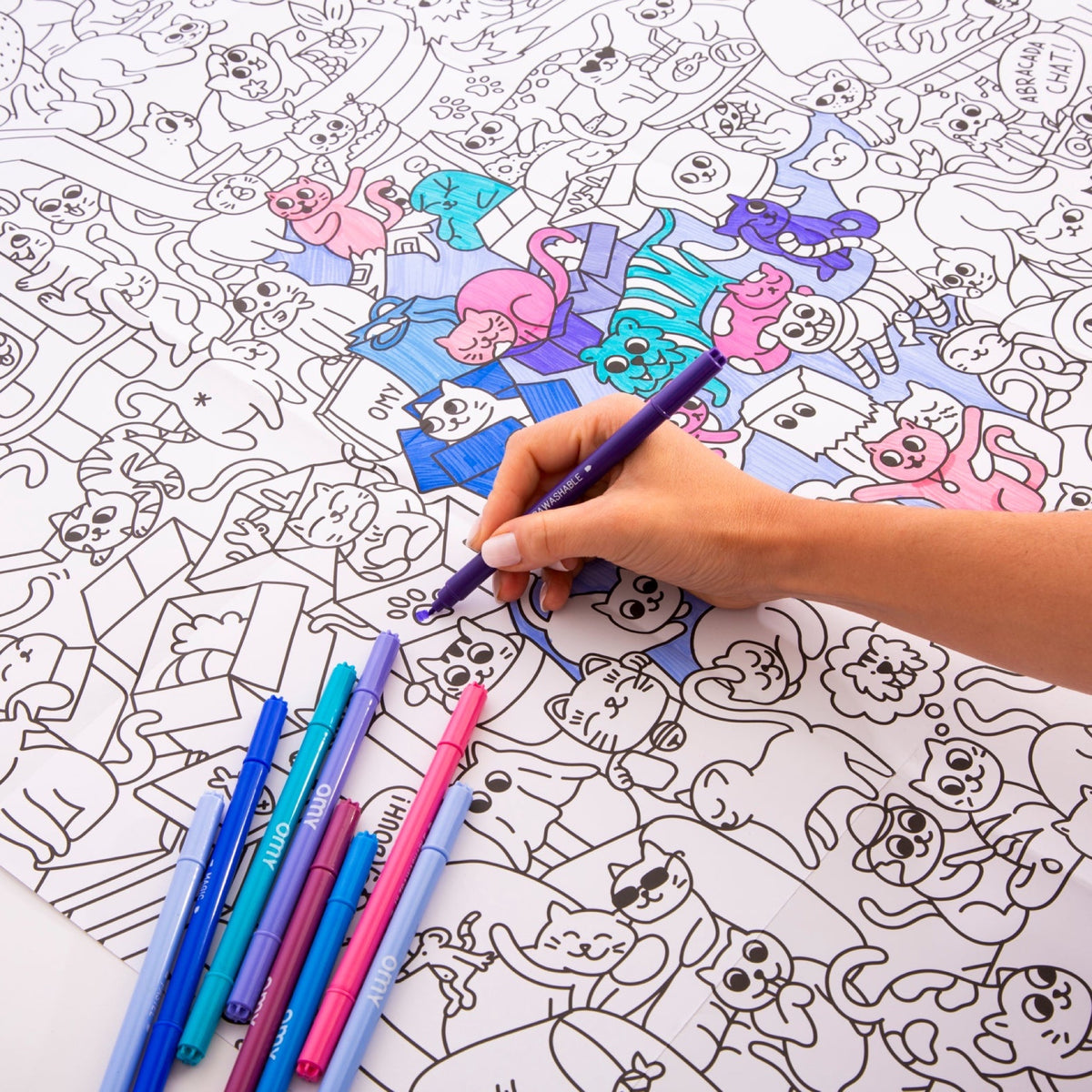 Poster géant à colorier 70 × 100 cm — OMY — Kitty — autre vue 3 | Appart 17 Bruxelles