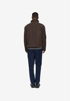 TRENTON Blouson court en lainage 50 % laine, col montant — Minimum — Turkish Coffee — porté, vue de dos 3 | Appart 17 Bruxelles