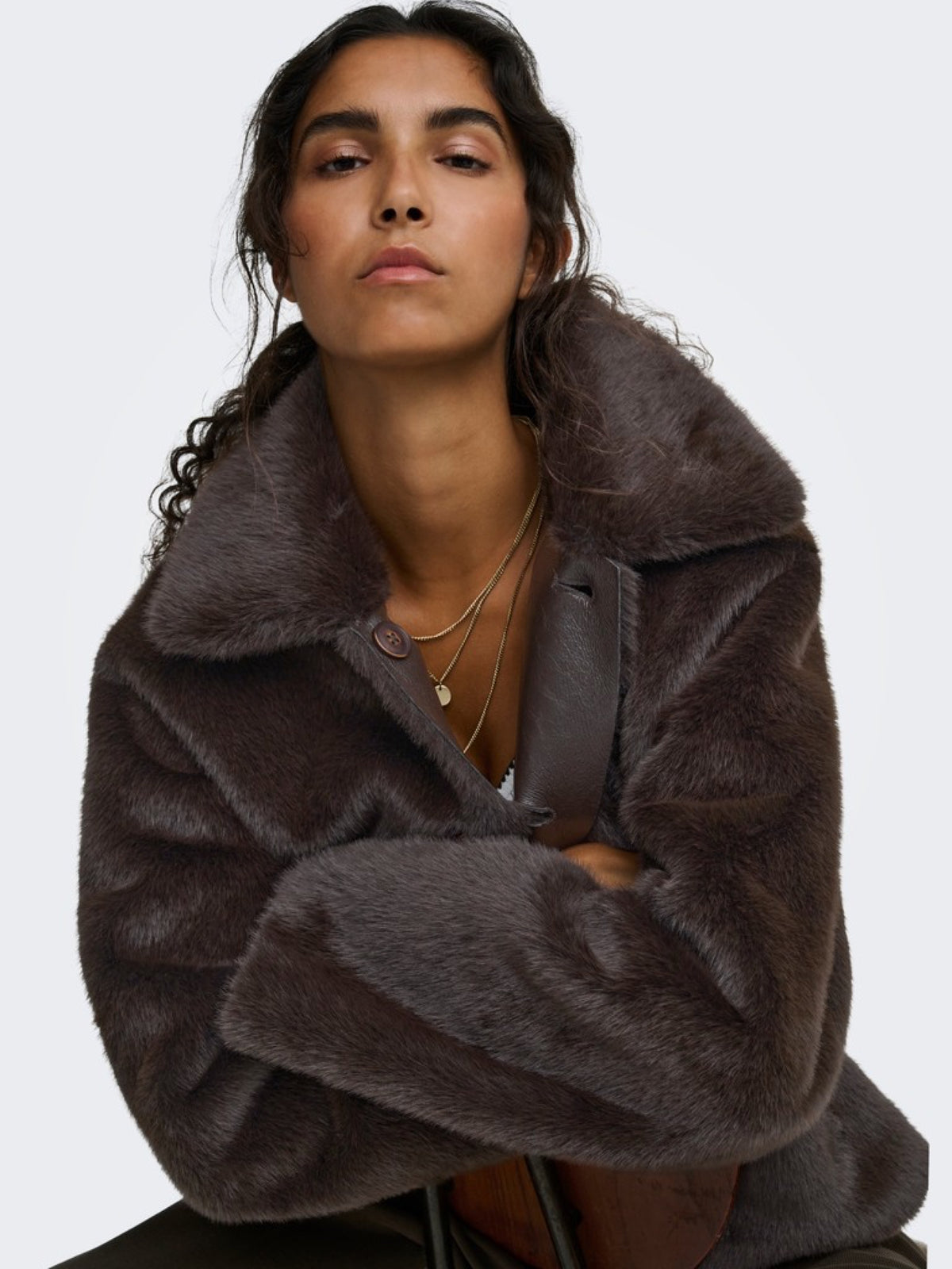 JDYCOCO Veste réversible aviateur simili cuir et sherpa — JDY — Coffee Bean — porté 3 | Appart 17 Bruxelles
