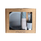 Coffret vaisselle enfant Round — Mushie — Powder Blue — packshot | Appart 17 Bruxelles