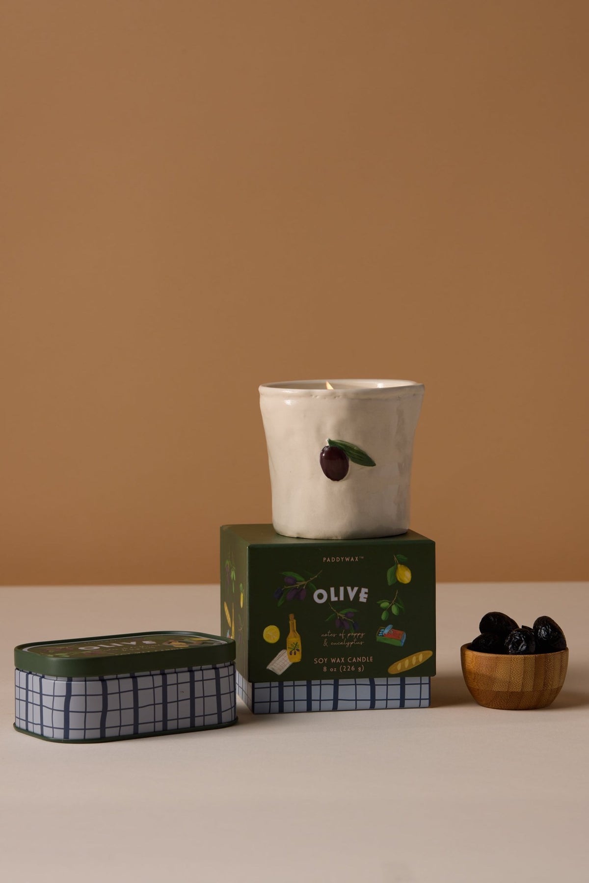 Paddywax Bistro Olive Bougie parfumée en céramique 226 g — Paddywax — Fig & Olive — en situation 5 | Appart 17 Bruxelles