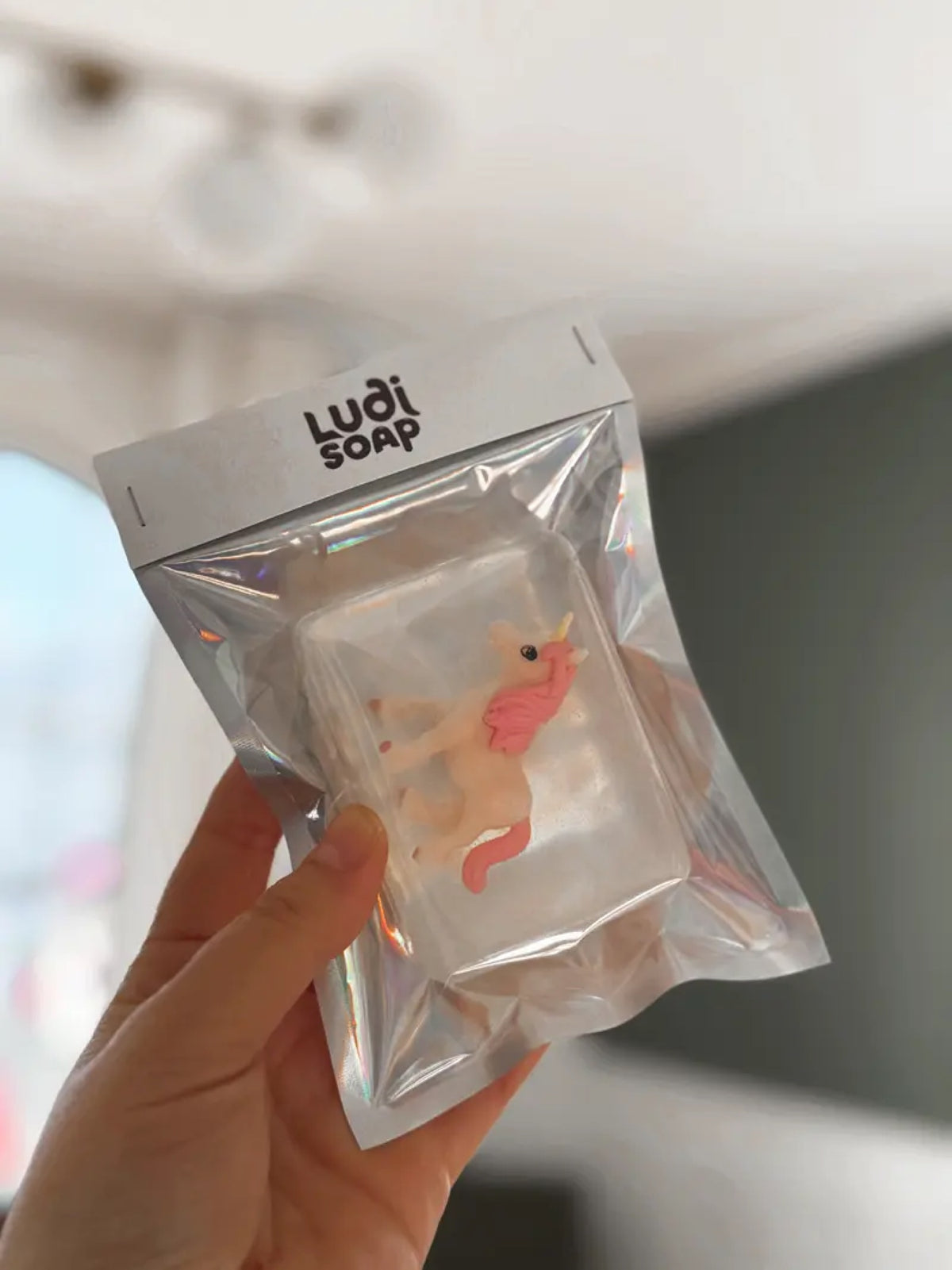 Savon surprise à figurine animal — Ludi Soap — Licorne rose — autre vue 3 | Appart 17 Bruxelles