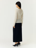 YASCOMEA Top col bateau en maille frangée — YAS — Pumice Stone — porté 3 | Appart 17 Bruxelles