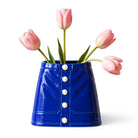 Vase Mini-jupe en céramique bleue — Upside Stories — Bleu — mise en situation 2 | Appart 17 Bruxelles