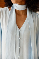 Blouse droite Bianca effet gaufré — Bleu ciel — vue 4