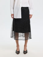 SLWOLINA Jupe midi à sequins voilée de tulle, perles — Selected Femme — Black — porté, de face 2 | Appart 17 Bruxelles