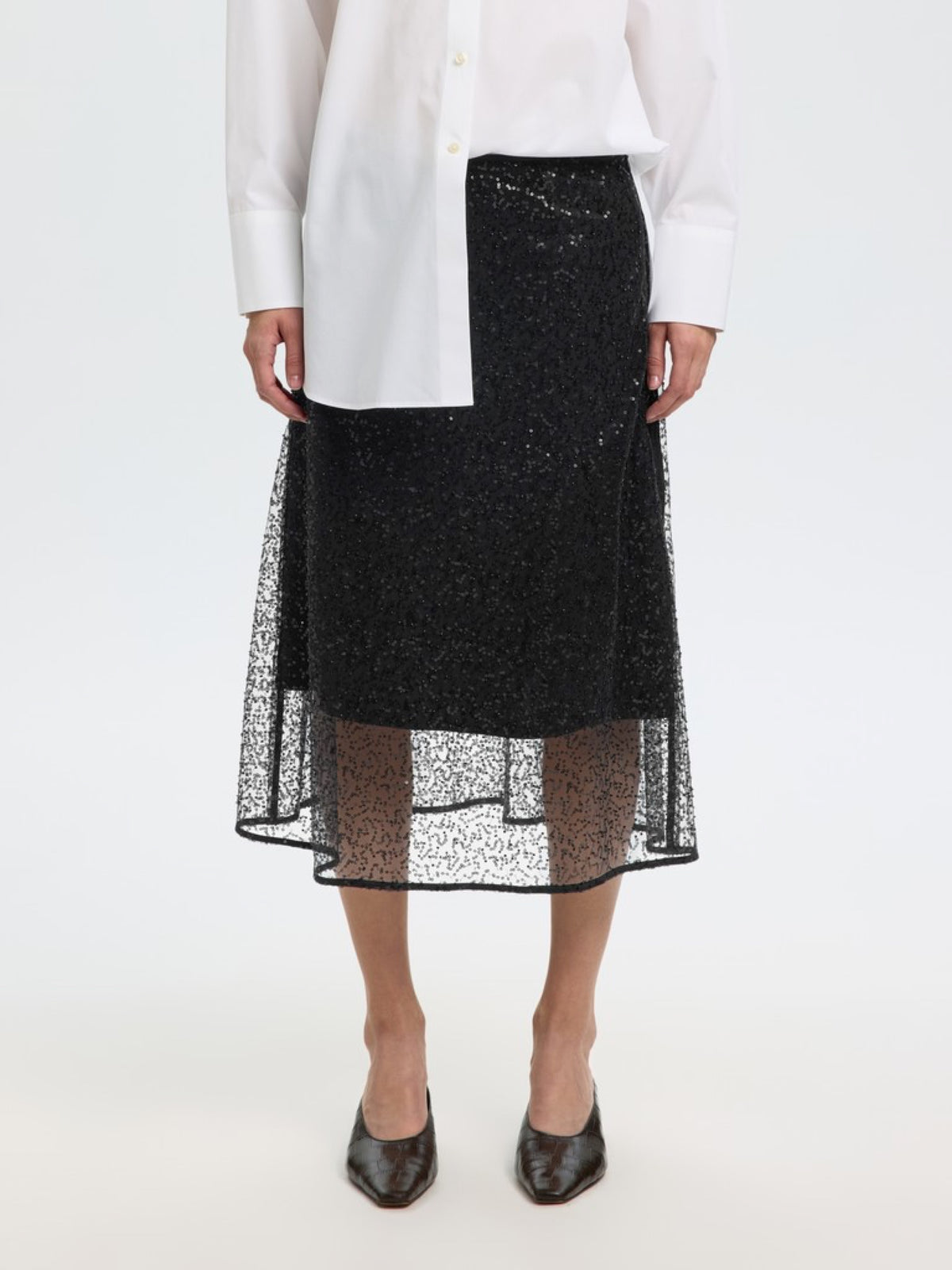 SLWOLINA Jupe midi à sequins voilée de tulle, perles — Selected Femme — Black — porté, de face 2 | Appart 17 Bruxelles