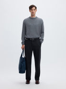 SLM220-LOOSE LUKE Pantalon loose en laine mélangée à rayures tennis — Selected Homme — Dark Navy Stripes — porté, tenue complète 2 | Appart 17 Bruxelles