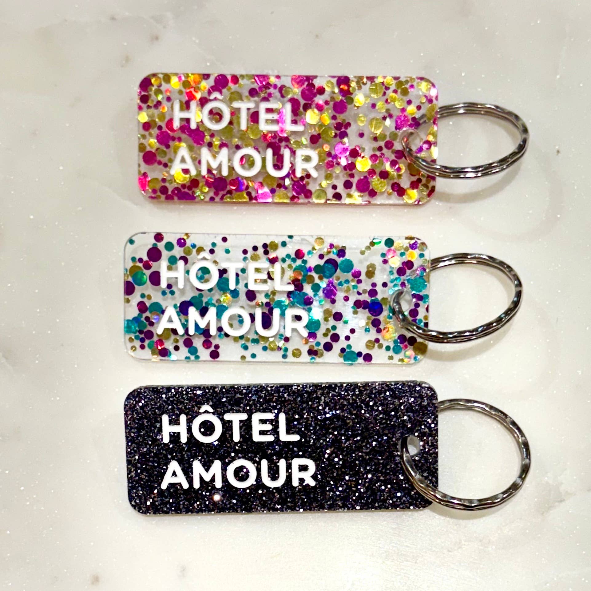 HOTEL AMOUR Porte-clés à paillettes Plus de Love: Fuchsia — Appart 17 Bruxelles